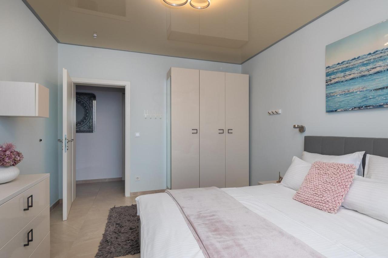 מימיצה Beachfront Holiday Home - Private Heated Pool מראה חיצוני תמונה