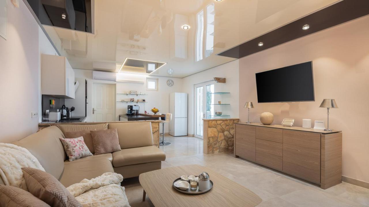 מימיצה Beachfront Holiday Home - Private Heated Pool מראה חיצוני תמונה